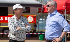 Deputy PM Michael McCormack (right) and Noosa mayor Tony Wellington at a bushfire control centre in Noosa Heads