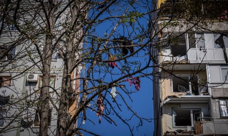 Clothes flew onto a tree in an explosion that destroyed a residential building in Asipenkovsky Zhitlamasov