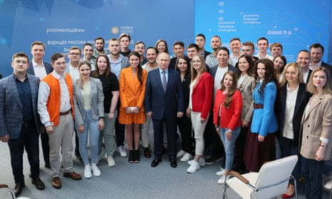 Russia’s President Vladimir Putin poses for a picture with Russian young entrepreneurs and specialists during a meeting ahead of the St. Petersburg International Economic Forum in Moscow, Russia June 9, 2022.