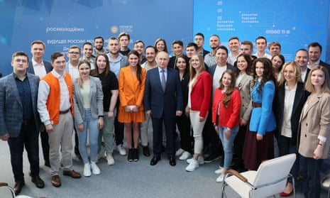 Russia’s President Vladimir Putin poses for a picture with Russian young entrepreneurs and specialists during a meeting ahead of the St. Petersburg International Economic Forum in Moscow, Russia June 9, 2022.