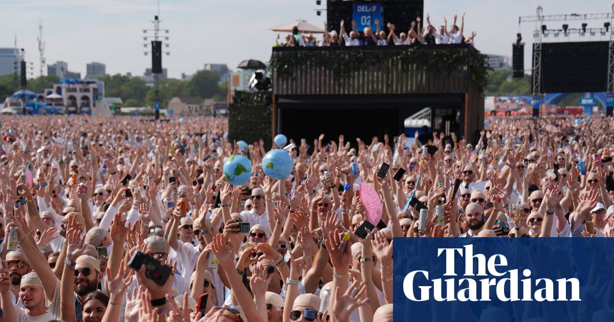 Rapper Pitbull and fans set ‘bald cap’ Guinness World Record at Hyde Park show