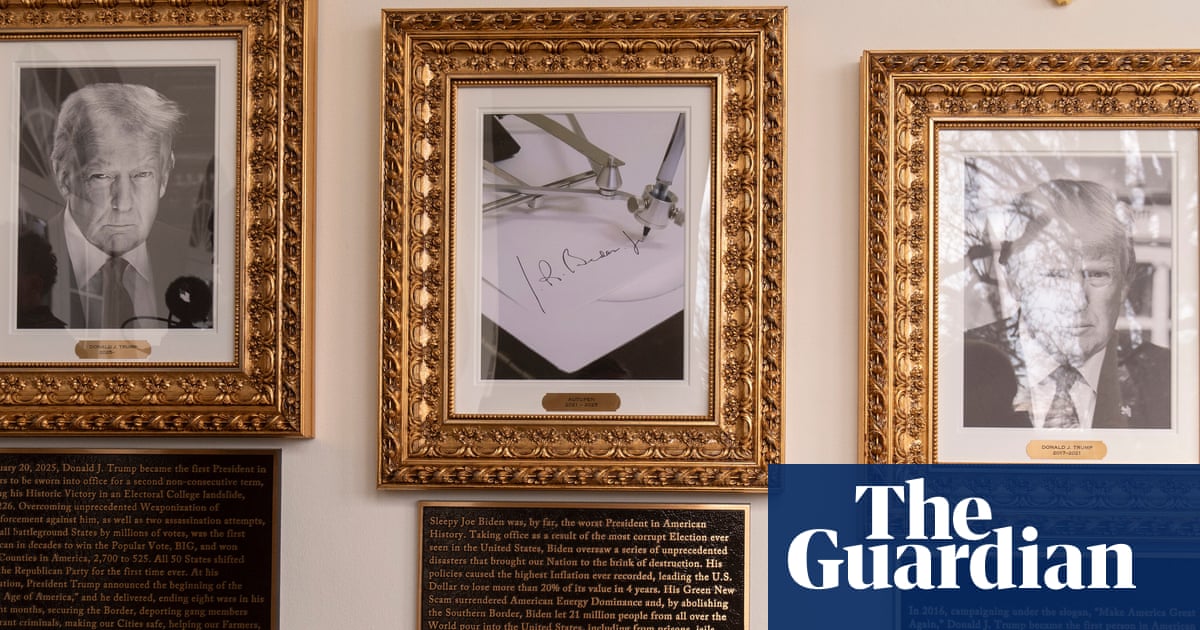 Trump attacks Democratic foes in White House presidential portraits