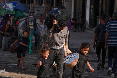 Displaced Palestinian people flee Jabalia – in the northern part of the Strip – after the Israeli army issued evacuation orders in Gaza City.