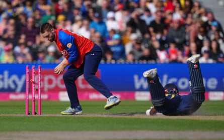 Will Jacks runs out Sri Lanka's Charith Asalanka