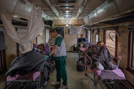 Dnipro, Oblast Dnipropetrovsk, Ukraina Sebuah gerbong kereta di kereta evakuasi dijalankan oleh MSF / Doctors Without Borders dengan pengungsi dari Donbas, di stasiun kereta Dnipro. 