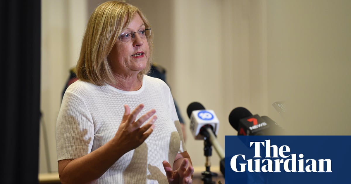 Victorian returned traveller tests positive to same UK Covid variant as family across hall