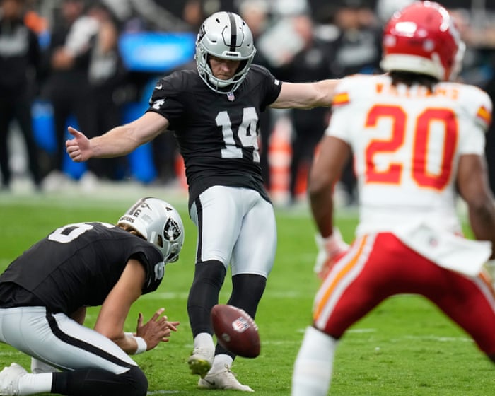 Chiefs v Raiders, Broncos v 49ers and more: NFL – live