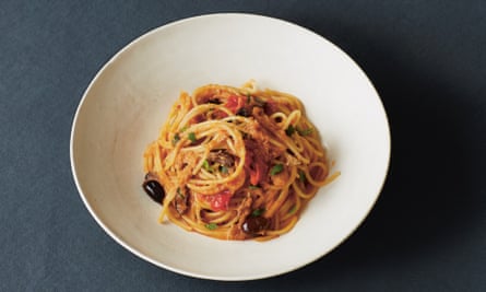 Tuna, tomato and olive spaghetti.