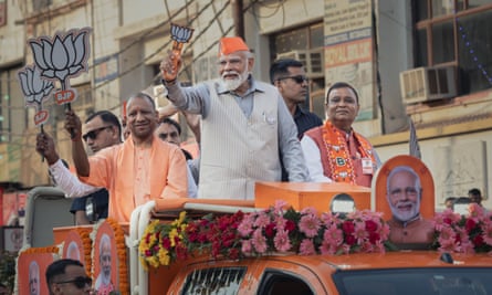 Modi in an open-top vehicle
