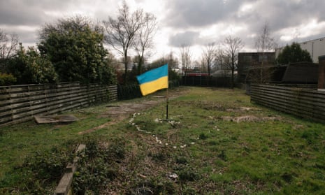 In April 2022, a Ukrainian flag was placed on a plot of land in Duivendrecht, near Amsterdam, belonging to Jorrit Faassen, the former son-in-law of Vladimir Putin.