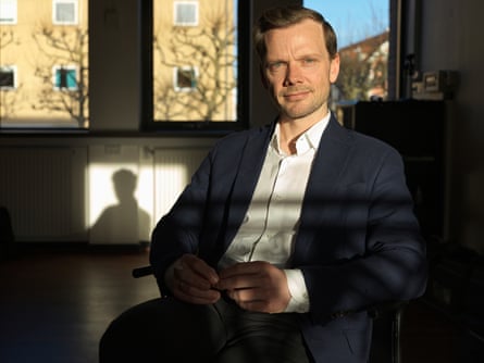 Peter Hummelgaard sitting in a chair for an interview