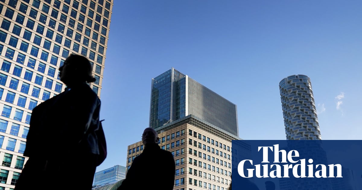 UK white-collar recruits expected in office more as hybrid working balance shifts