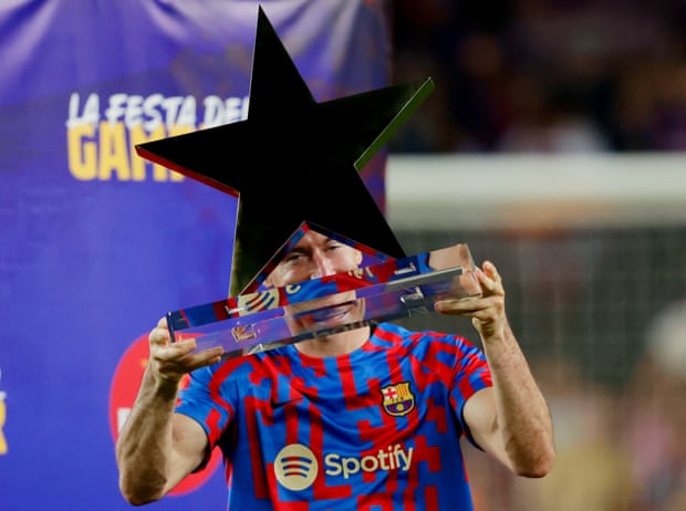 Mes que un trophy.