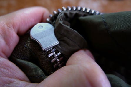 THIS Is How To Fix A Broken Zipper That Won't Close… : r/lifehacks