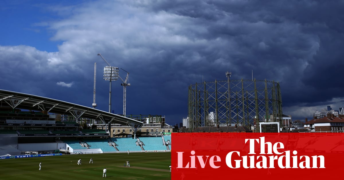 Robinson shines for Sussex as 17 wickets fall at Chelmsford