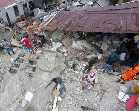 An aerial photograph of civilians searching through rubble of a building destroyed in Quibdo.