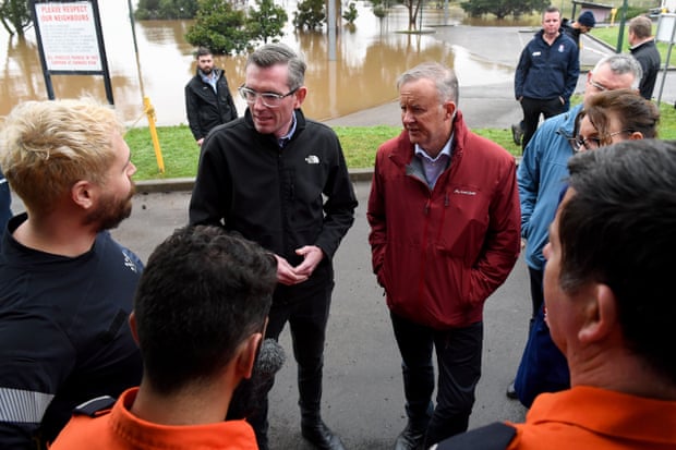 NSW premier Dominic Perrottet and prime minister Anthony Albanese speak with SES volunteers in Richmond