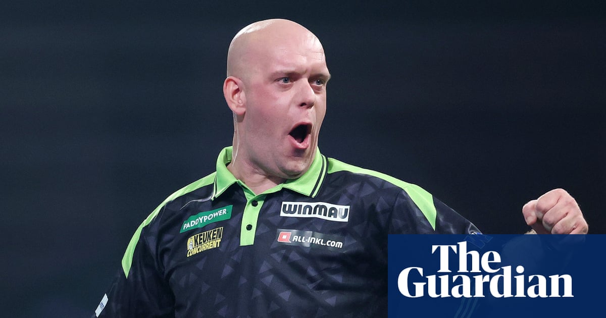 Van Gerwen shows his class but Peter Wright crashes out of PDC World Championship