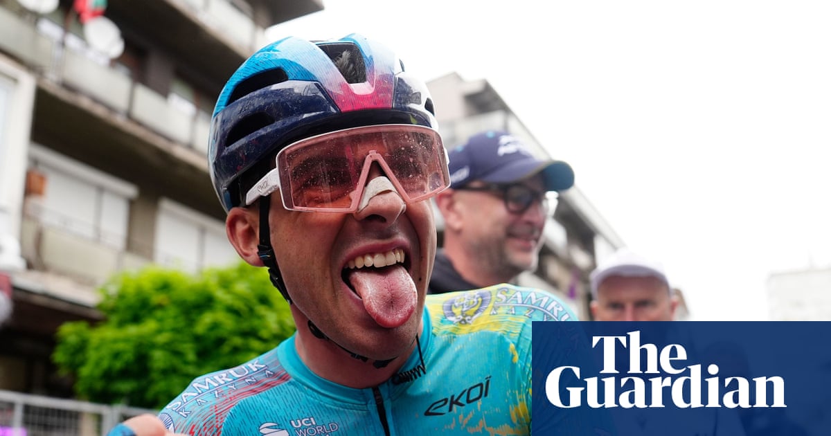 Uruguay’s Silva makes history after dramatic Giro d’Italia second stage