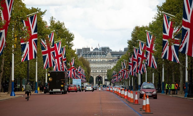 The elite London Marathon race keeps the Mall, its traditional finish point, at its heart.