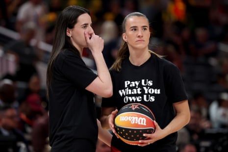 Гравці WNBA святкують новий CBA