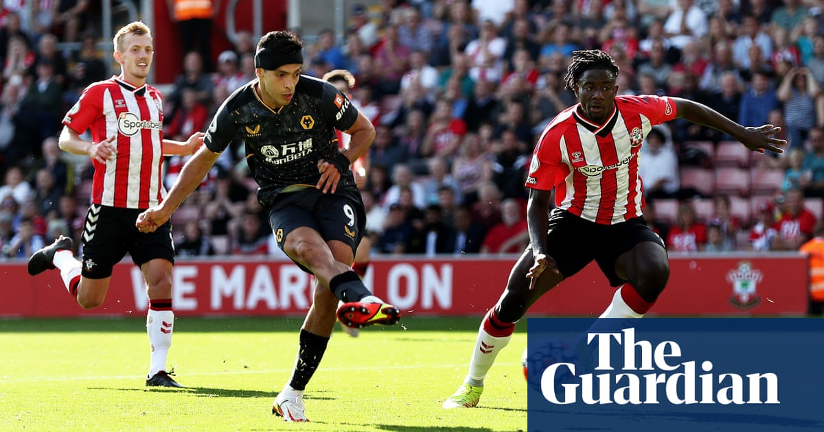 Raúl Jiménez winner sparks emotional scenes as Wolves beat Southampton