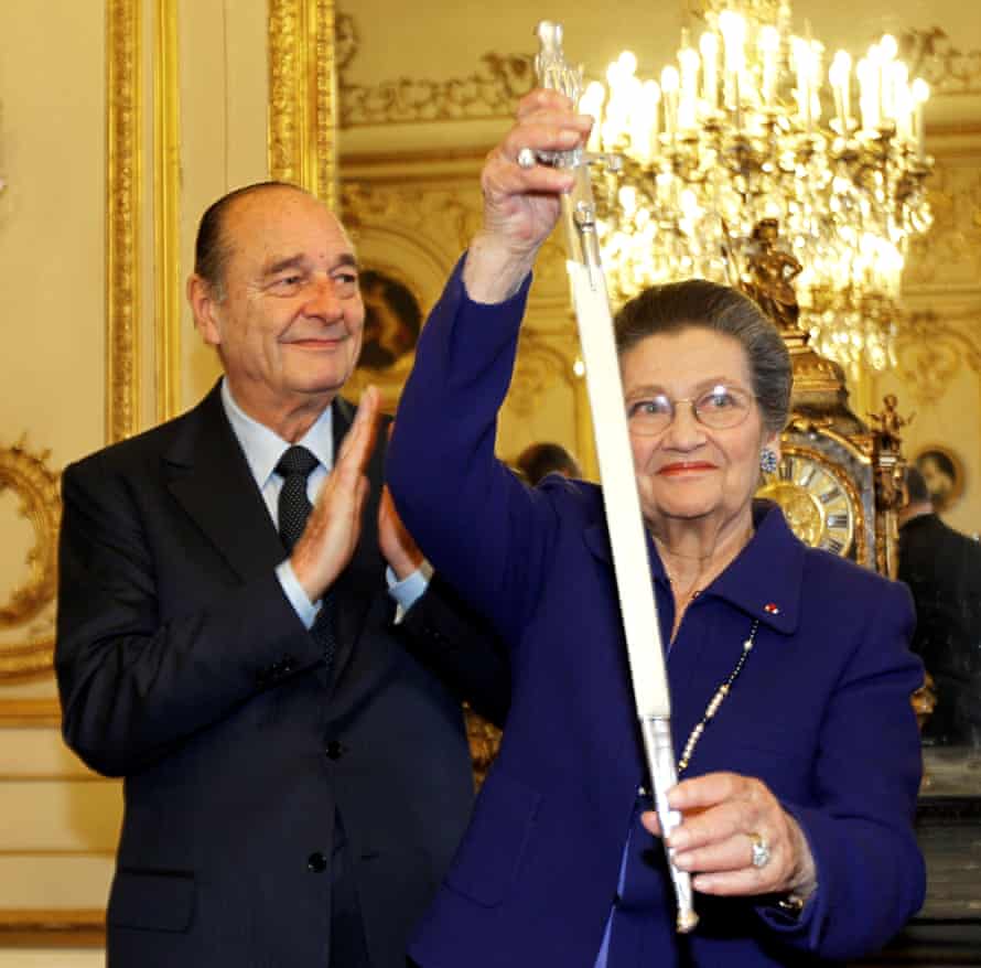 Simone Veil stands with former president Jacques Chirac