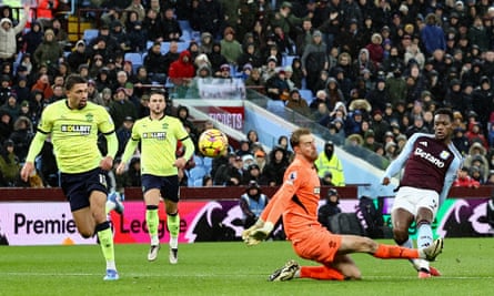 Jhon Durán scores for Aston Villa against Southampton.