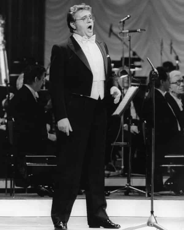 Peter Schreier singing in the Palace of the Republic