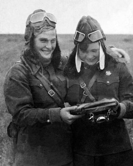 Soviet pilots Vera Tikhomirova and Mariya Smirnova, 1942.