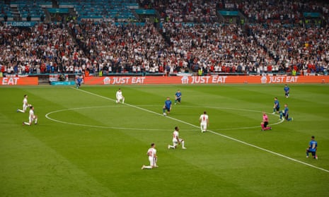 Players take the knee before the Euro 2020 final