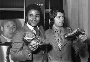 Posing alongside Eusebio photographers during an awards ceremony in October 1973 in Paris after receiving their golden and silver boots.