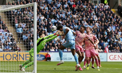 Coventry City's Ellis Simms heads home from close range to score the opening goal of the game against Leeds United.