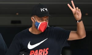 Kylian Mbappé leaves the PSG team hotel in Lisbon for a training session.