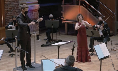 Duncan Ward conducts the LSO with oboist Juliana Koch 