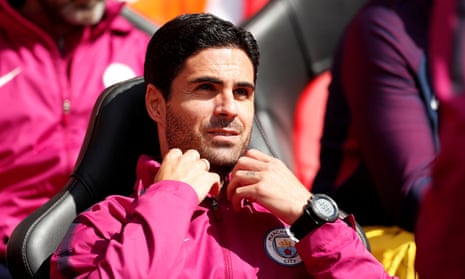 Mikel Arteta, currently a coach at Manchester City, has emerged as the clear favourite to replace Arsène Wenger.