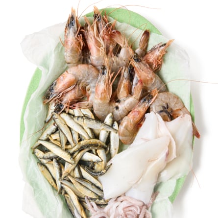 01b Felicity Cloake’s cleanable fritto misto – loads of uncooked shellfish.