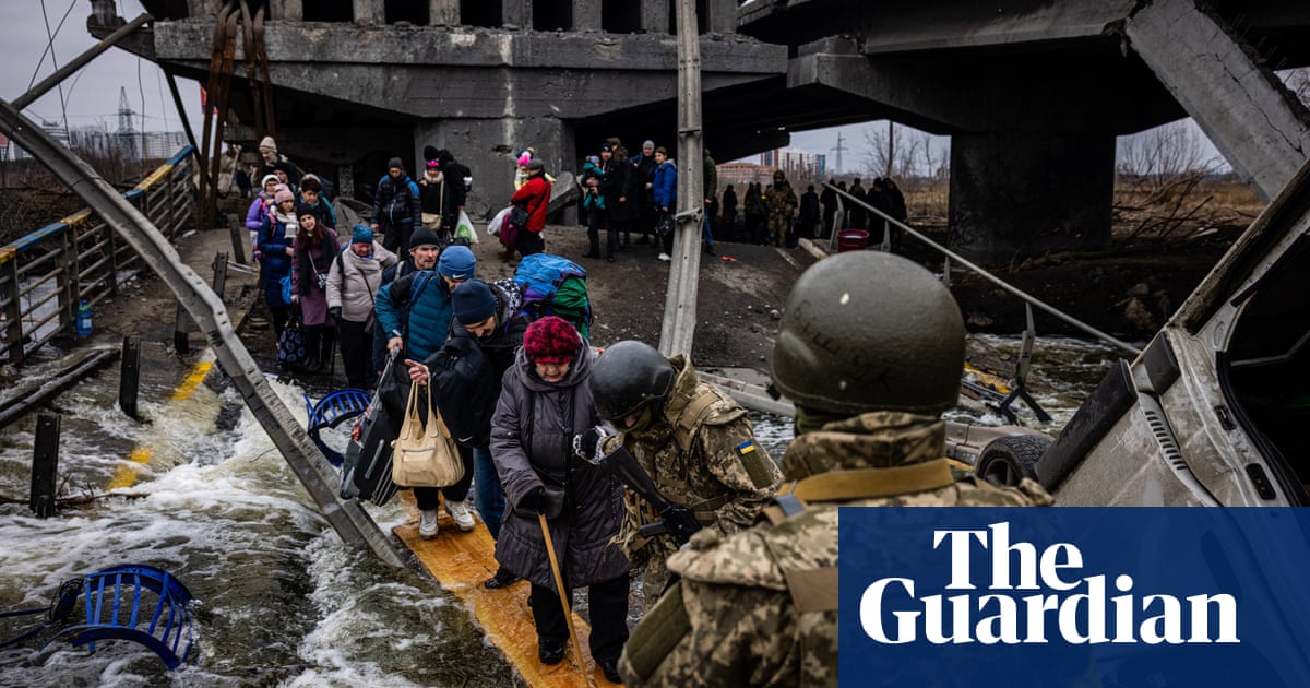 Buses begin leaving two Ukrainian cities in fresh evacuation effort