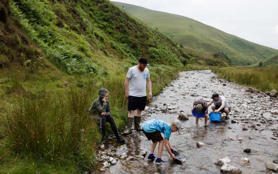Scottish Gold Panners les familles Bell et Stobbs à Mennock Pass, près de Wanlockhead