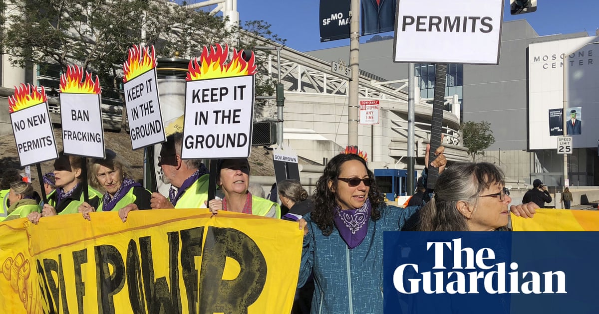 Thousands of protesters challenge Democratic governor at climate summit