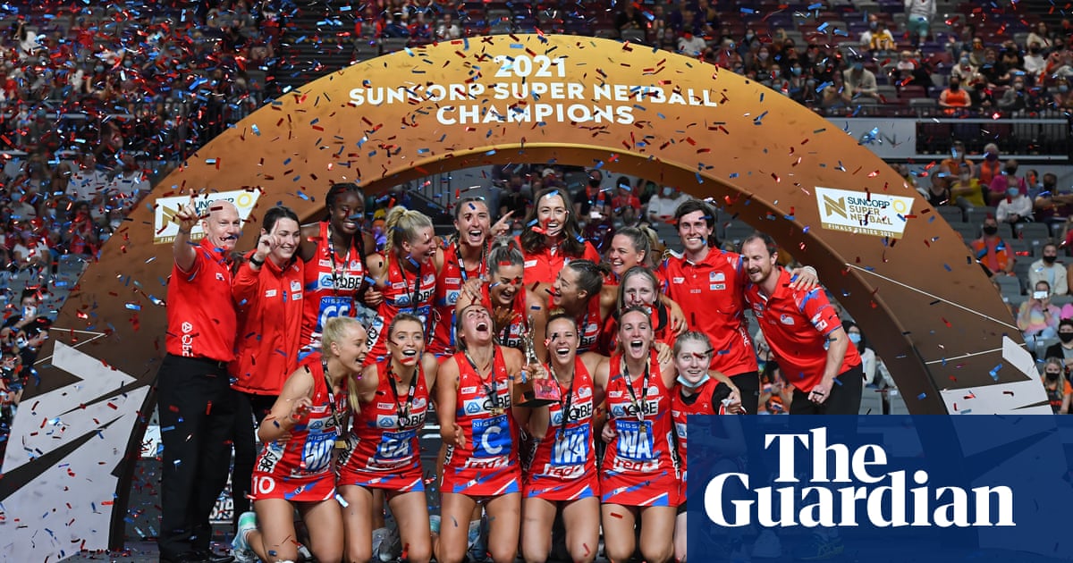 NSW Swifts celebrate Super Netball grand final triumph over Giants