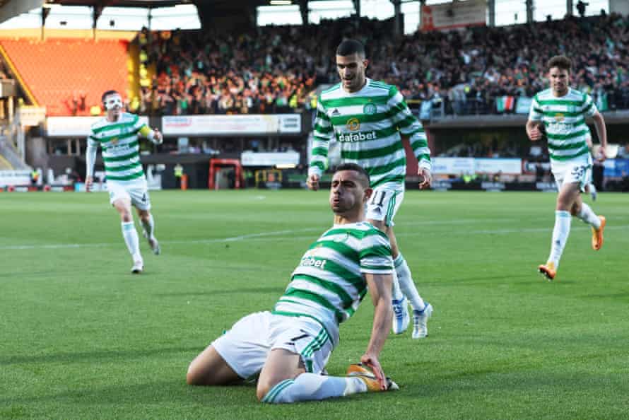 Celtic's Giorgos Giakoumakis celebrates by scoring.