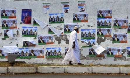 A Comoran walks past campaign posters on his way to vote during the presidential elections on December 26, 2010 in the capital Moroni.
