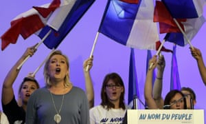 Marine Le Pen在9月18日的演讲后演唱了La Marseillaise。