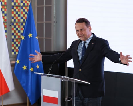 Sikorski shown literally with open arms