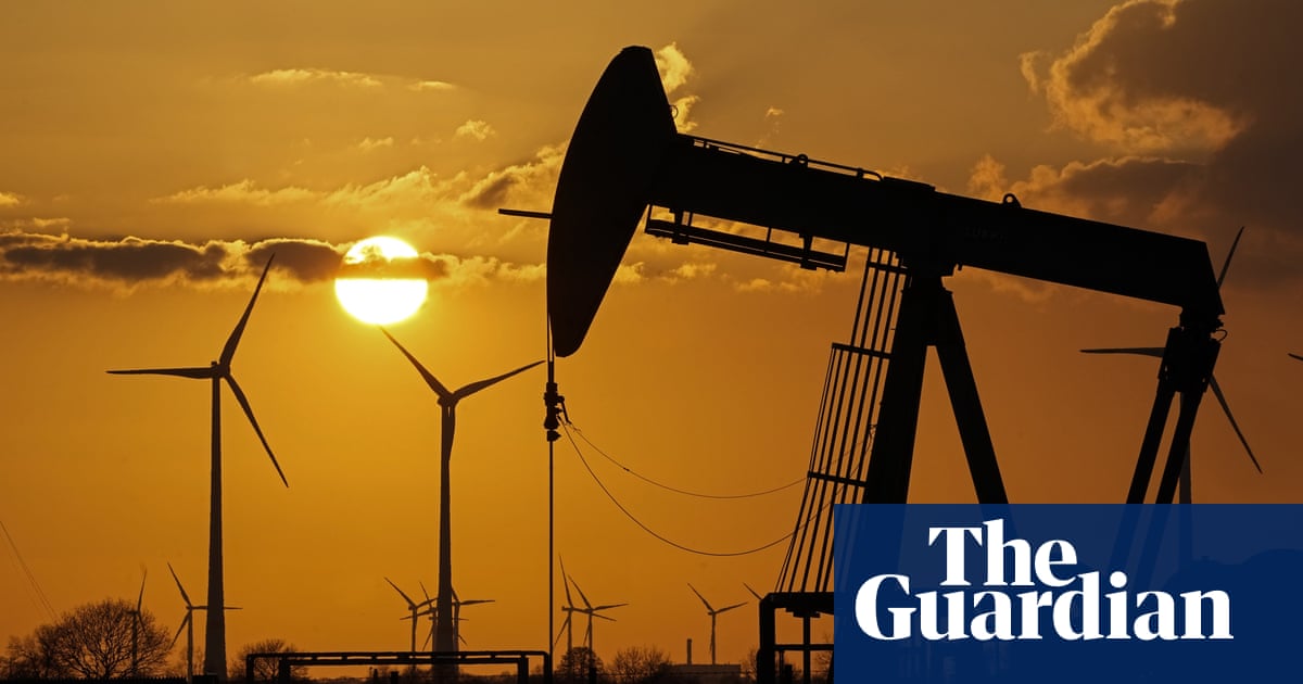 People in US and UK face huge financial hit if fossil fuels lose value, study shows