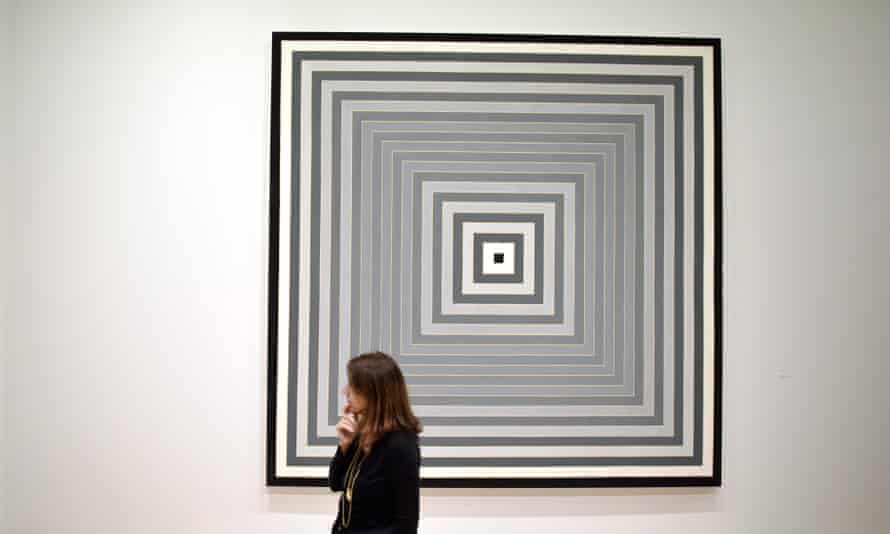 A viewer and one of Frank Stella’s paintings of concentric squares.