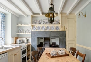 Coed y Bleiddiau holiday cottage kitchen