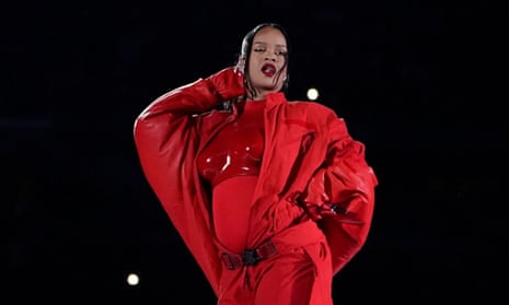 Rihanna performs Super Bowl halftime show while pregnant