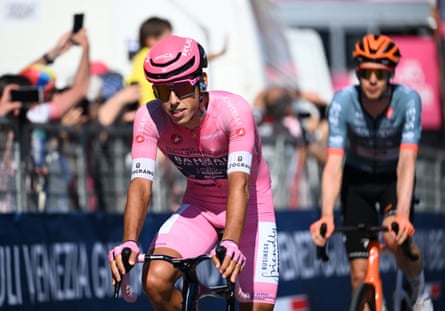 Afonso Eulálio crosses the line at the end of stage 13
